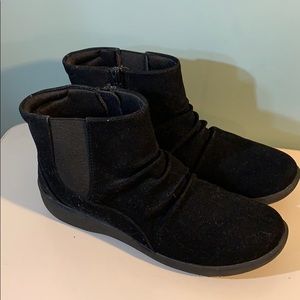 Clarks Cloudsteppers Black Ankle Booties Size 6 US